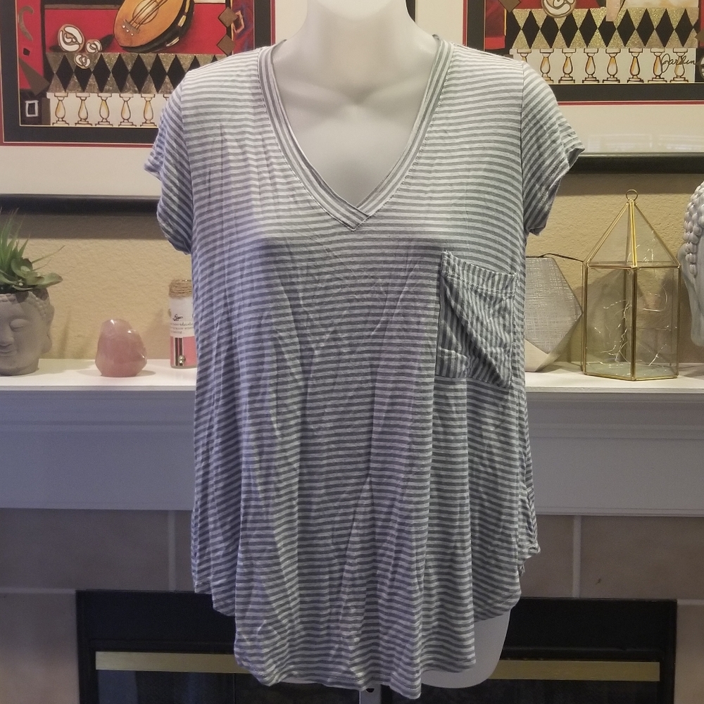 H by Bordeux Vneck tshirt, Sz S